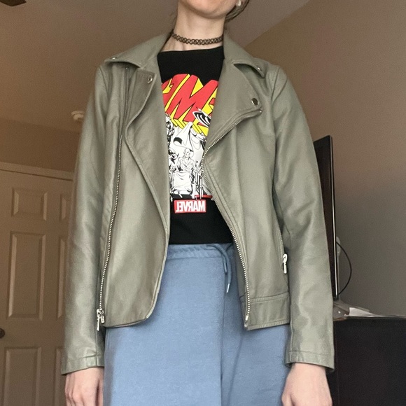 🥦 Green Pleather Jacket - Picture 3 of 8